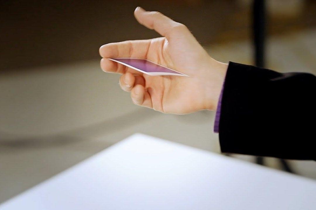 Cau be co tai phi la bai cat doi hoa qua nhu luoi dao hinh anh