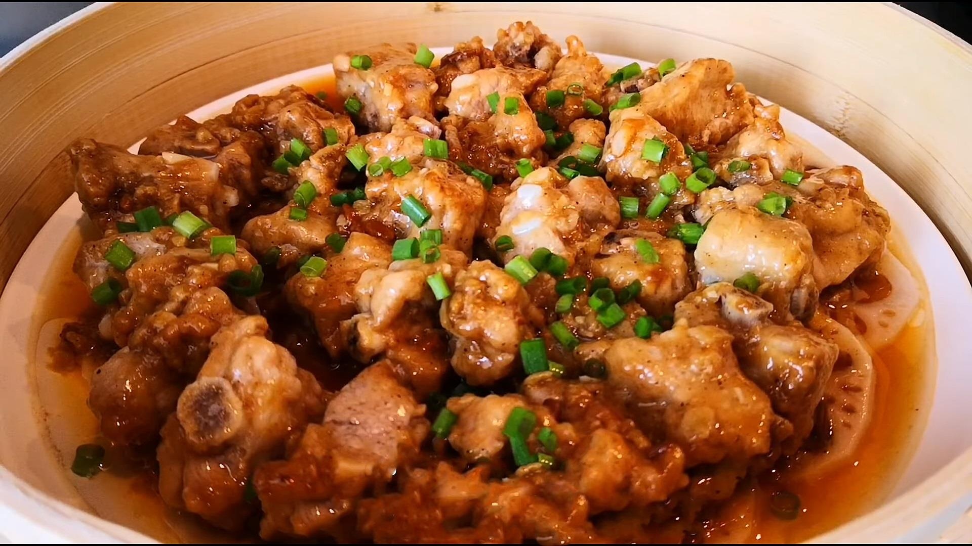 Ngo sen hap suon heo cho hoi luoi nau an hinh anh