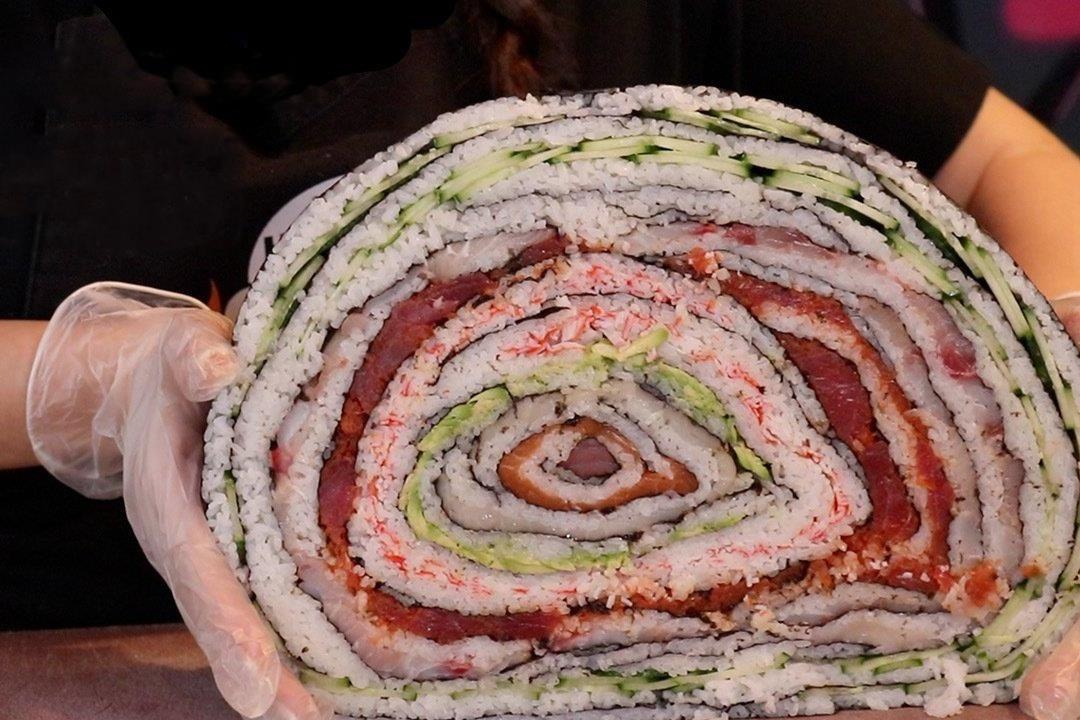 Thu thach an com cuon sushi khong lo day 100 lop hinh anh