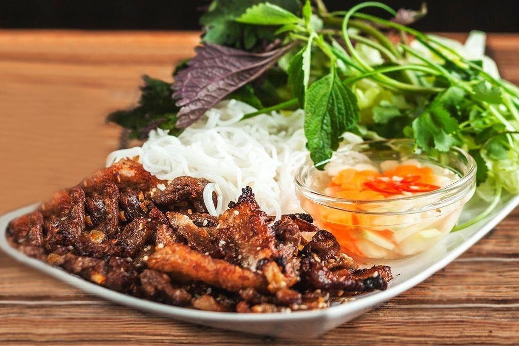 Phien ban bun cha Viet qua tay dau bep nuoc ngoai hinh anh