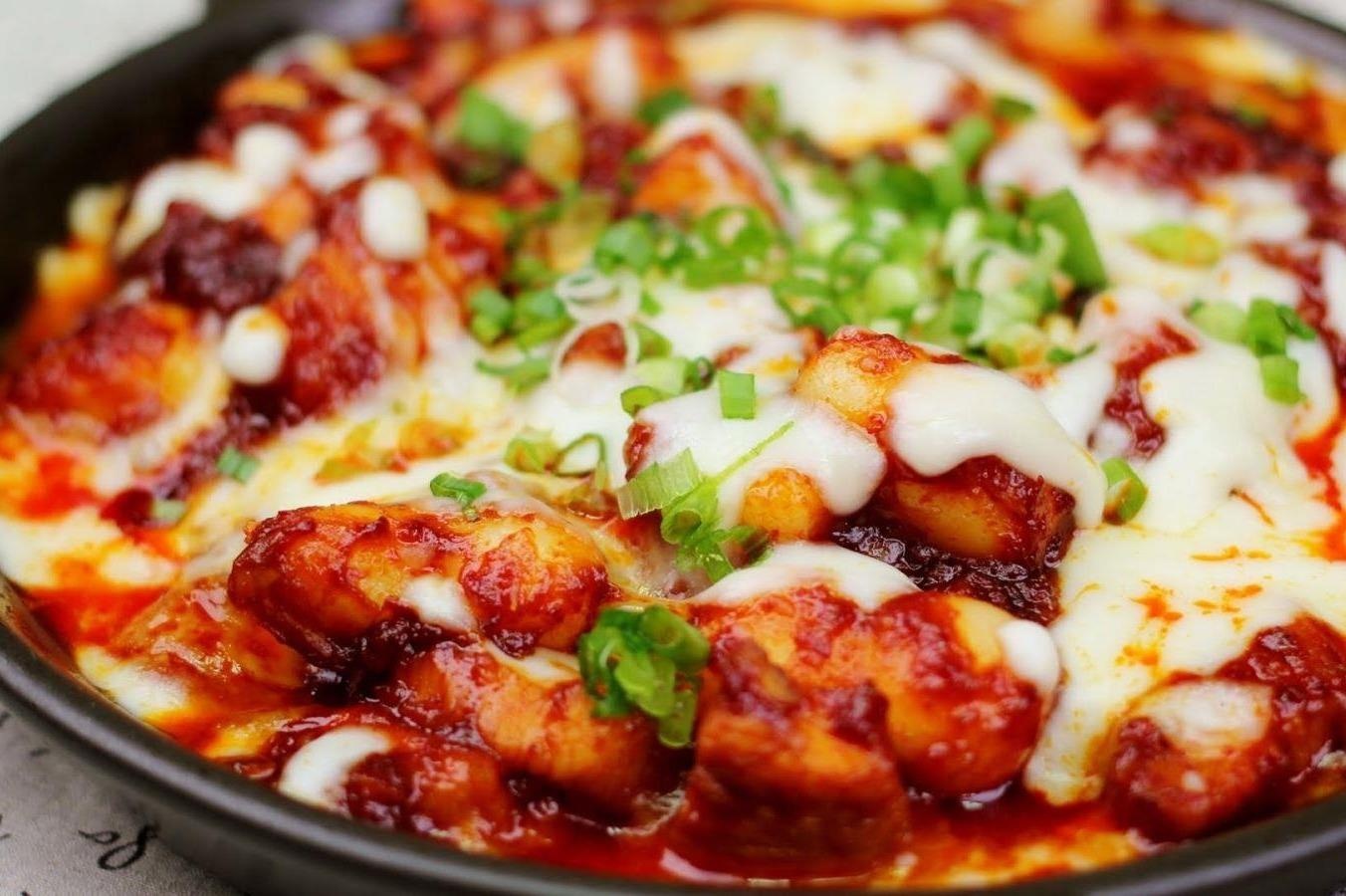 Ga xao pho mai - mon an de gay nghien o Han Quoc hinh anh