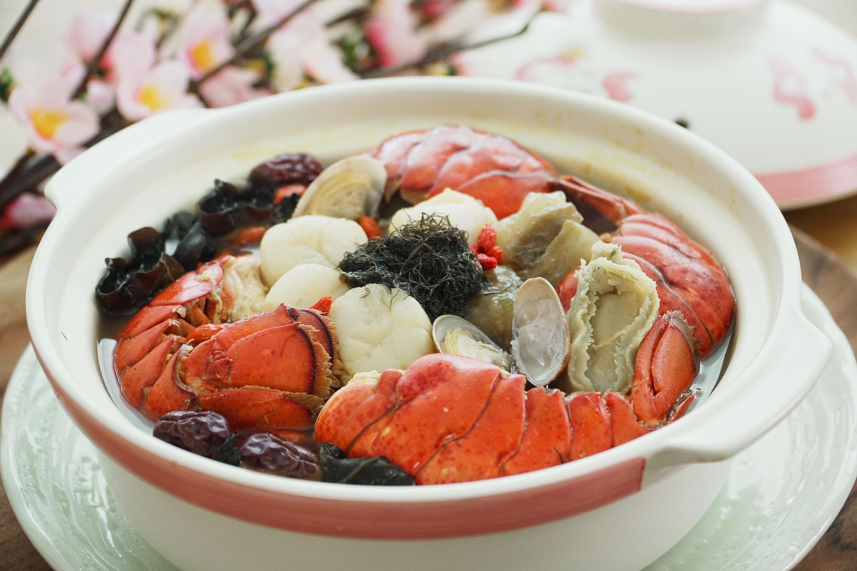 Canh hai san ngap duoi tom hum, bao ngu thuong hang hinh anh