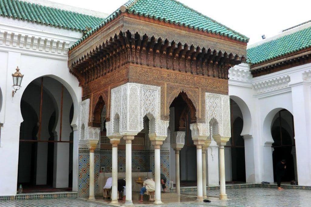 Truong dai hoc lau doi nhat the gioi hinh anh