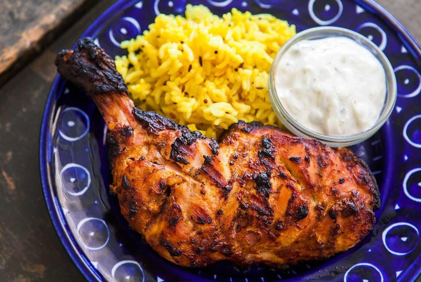 Dui ga nuong an kem com trang chuan vi me nau hinh anh