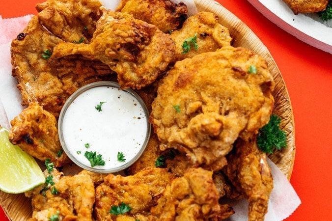 Nam dui ga chien thuan chay cho bua com dau thang hinh anh