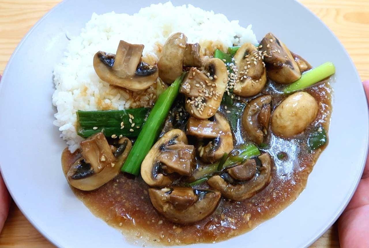 Nau com voi nam mo thay vi com trang quen thuoc hinh anh