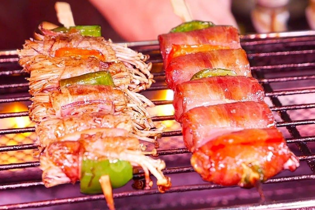 3 meo nuong thit cuon nam kim cham, mang tay va tom su hinh anh