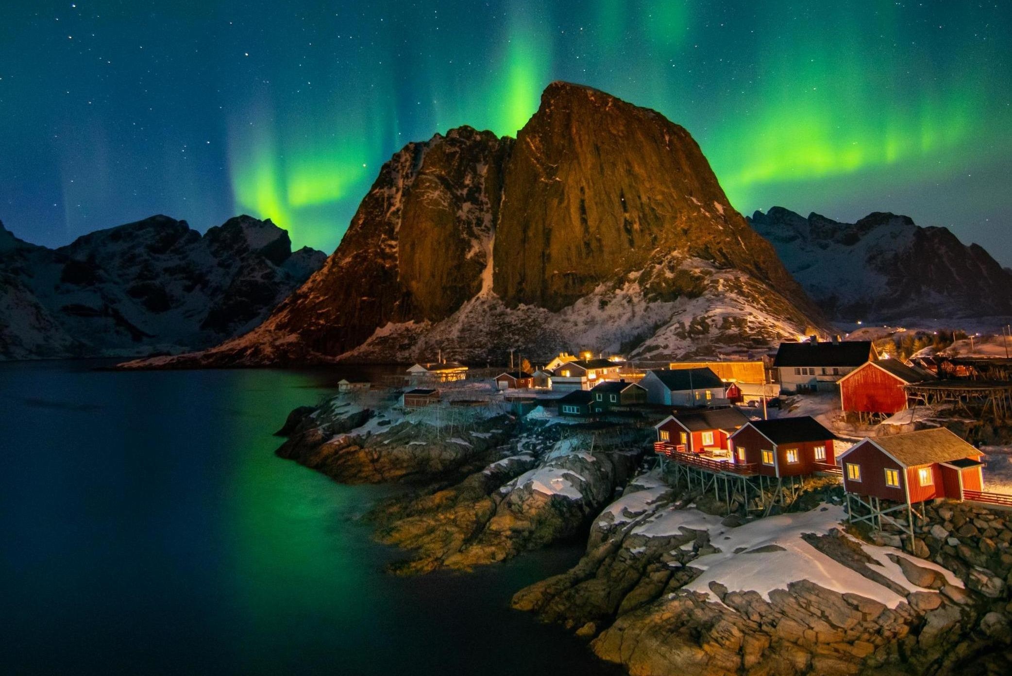 Khung canh tua thien duong o hon dao khong co ban dem hinh anh