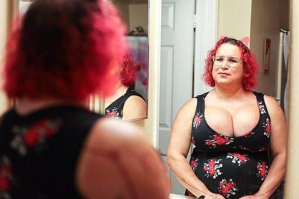 Nguoi dan ong chuyen gioi so huu vong mot co lon hinh anh