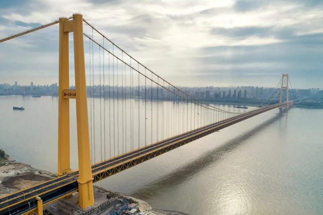 Ngam nhin cau treo 2 tang dai nhat the gioi tu tren cao hinh anh