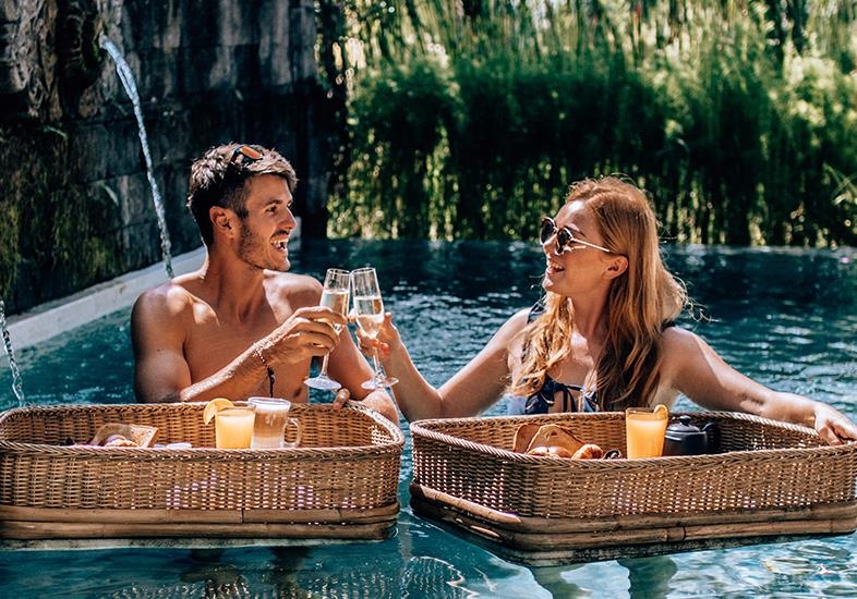 Tai sao ky nghi sau le cuoi duoc goi la tuan trang mat? hinh anh