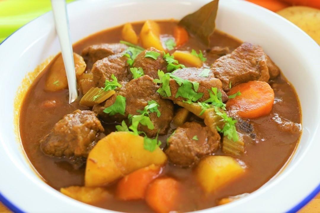 Cach ham thit bo nac vai voi khoai tay, ca rot hinh anh