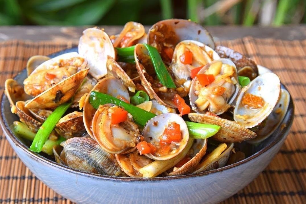 Hoc dau bep cach lam ngao xao toi ot chuan vi hinh anh