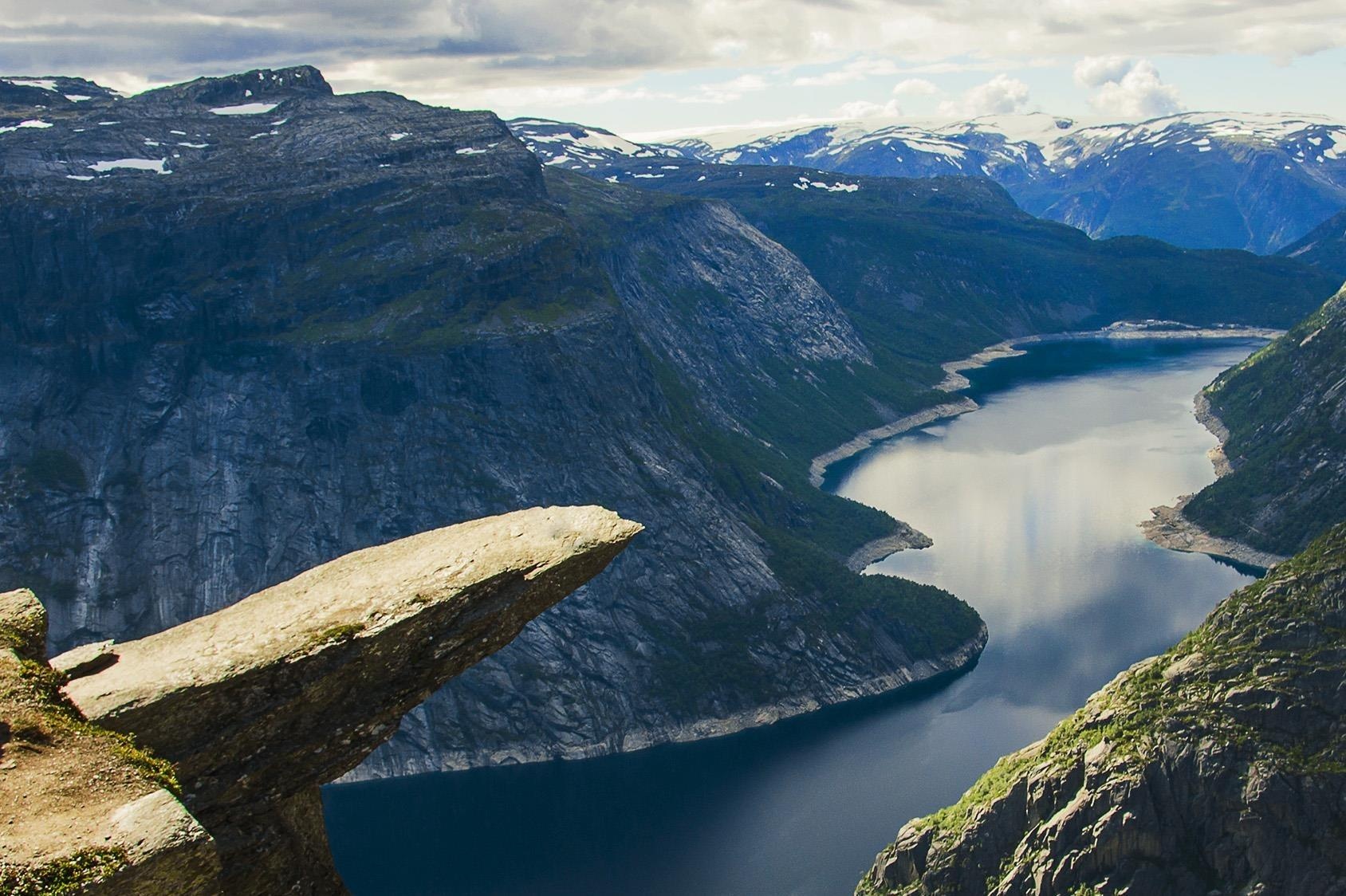 Luoi Quy - mom da nhin ra tien canh hinh anh