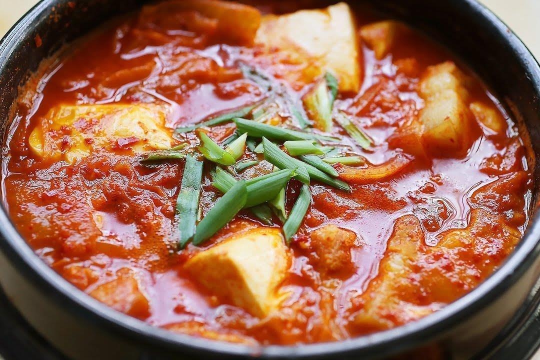 Mon canh truyen thong duoc nguoi Han Quoc an vao mua lanh hinh anh