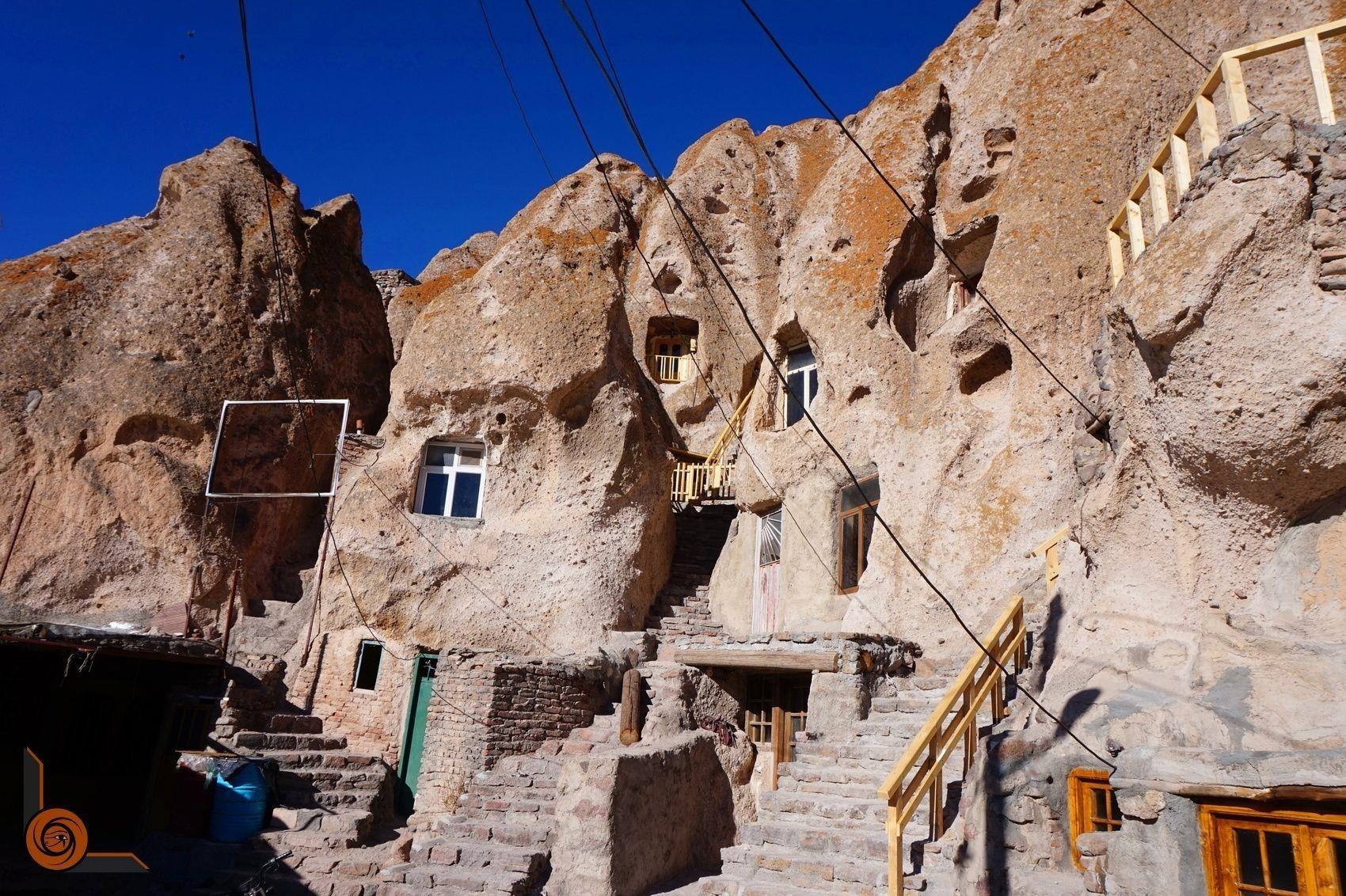 Lang co hon 700 nam hinh thanh tu tan tich nui lua hinh anh