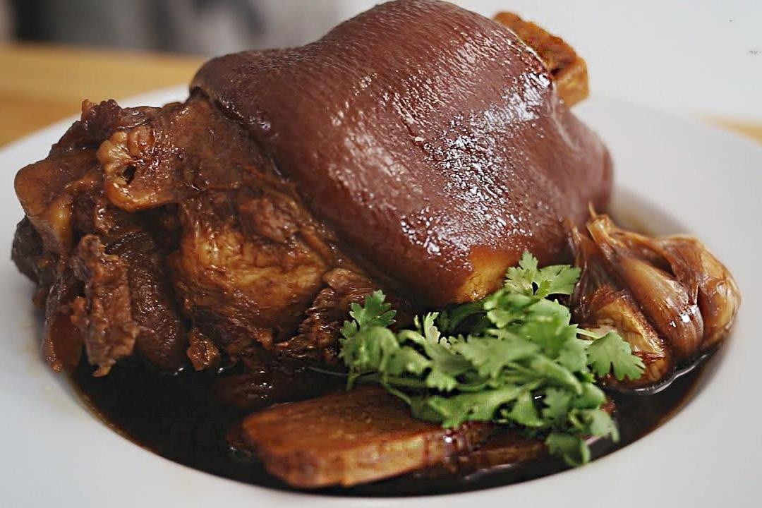 Meo ham chan gio heo chac thit, ai cung co the lam hinh anh