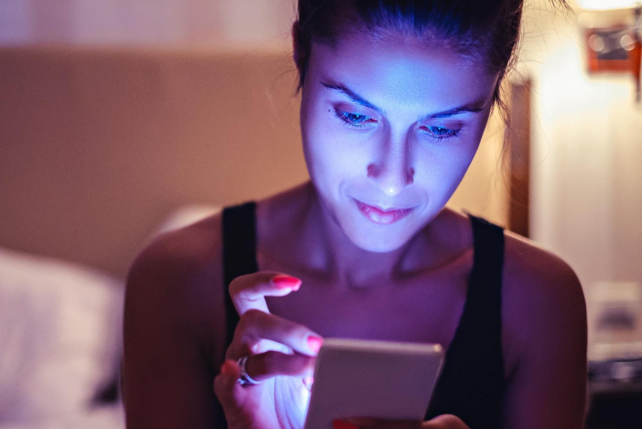 Anh huong cua dien thoai thong minh den doi mat hinh anh