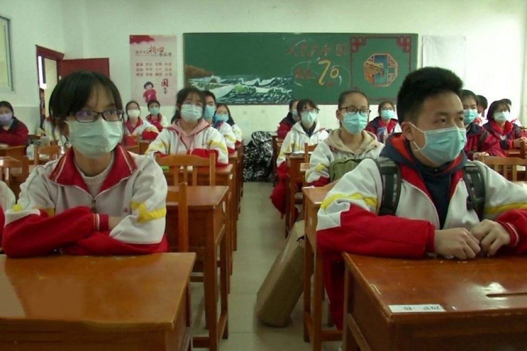 Trung Quoc cho sinh vien di hoc tro lai hinh anh