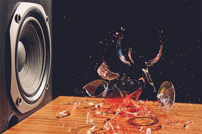 Vi sao am thanh co the lam vo thuy tinh? hinh anh