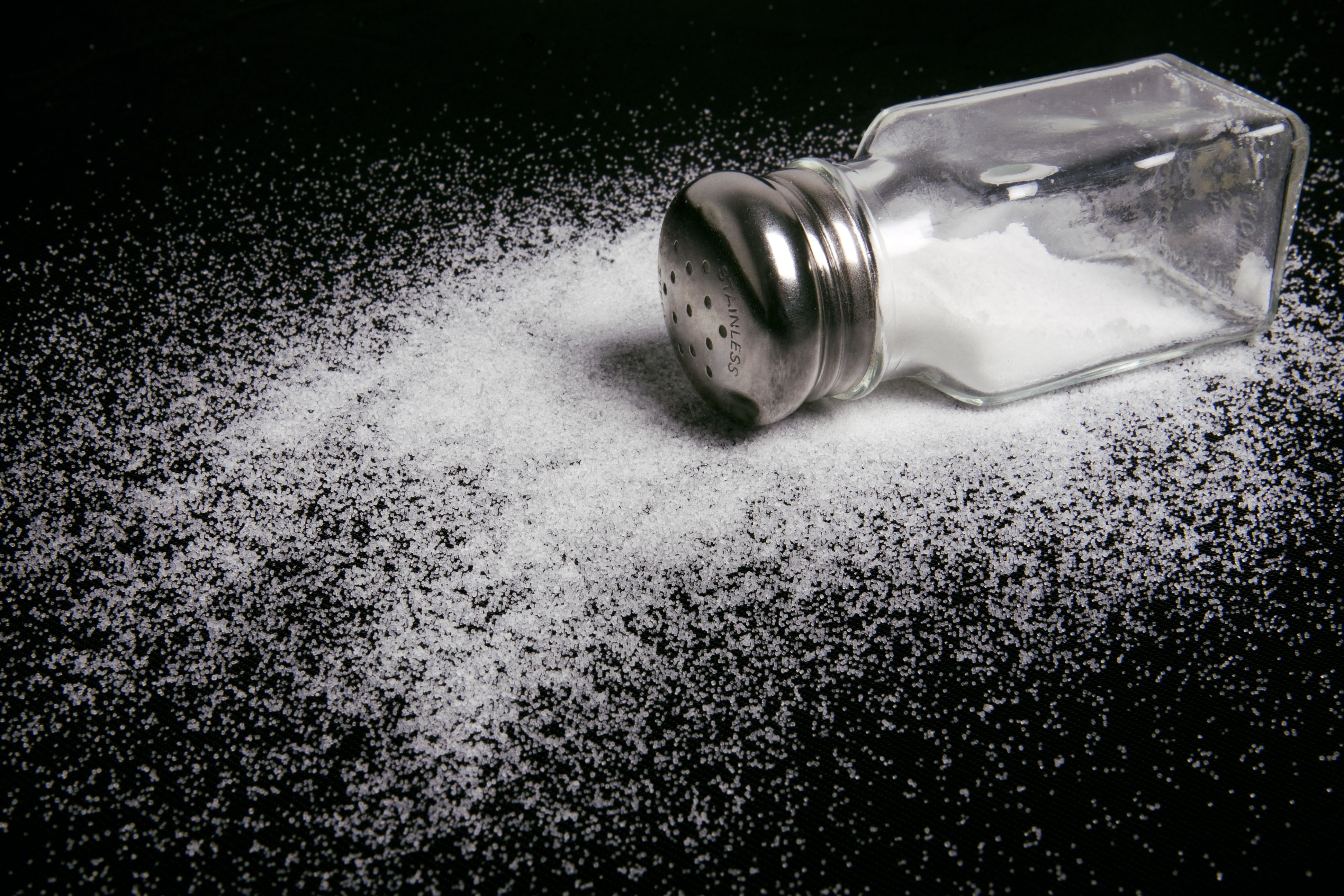 Tac hai khi an nhieu muoi hinh anh