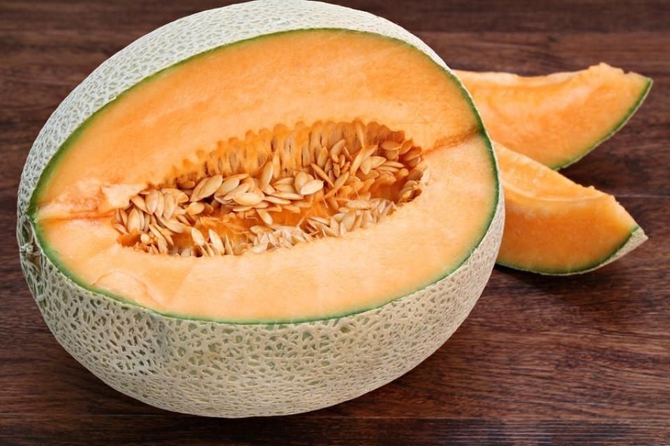 Cach tieu thu va nhung loi ich khong ngo cua hat dua hinh anh