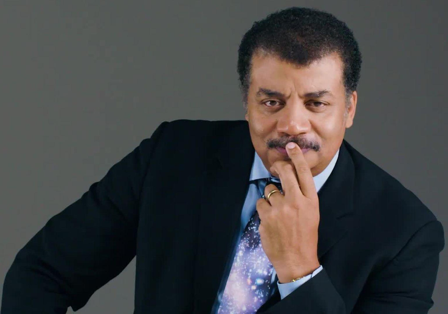 Nha vu tru hoc noi tieng the gioi chia se cach day con thong minh hinh anh