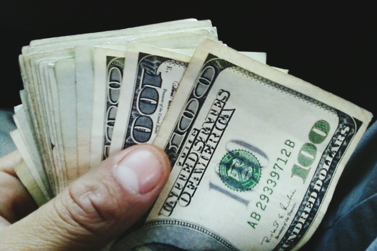 Ban co the mua nhung gi voi 5,7 ty USD? hinh anh