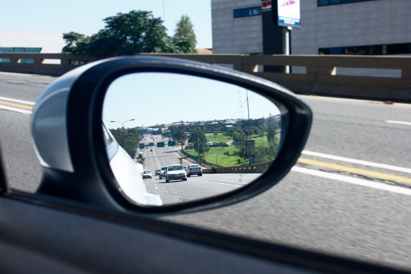 Vi sao guong cau loi thuong duoc dung chieu hau? hinh anh