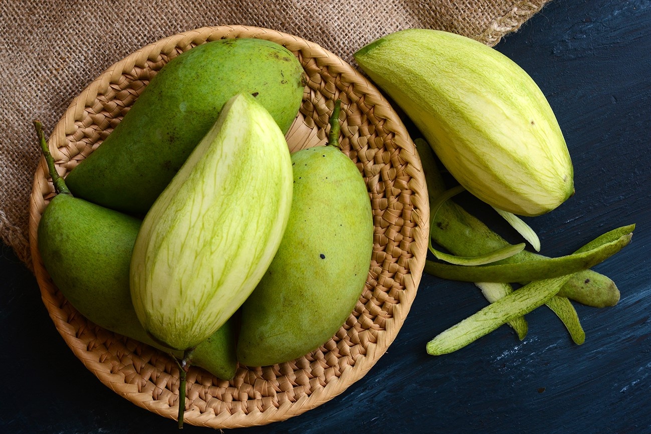 Vi sao nen an xoai xanh? hinh anh