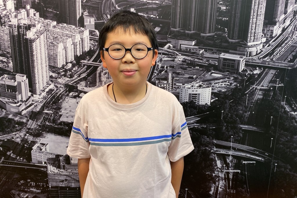 Cau be o Hong Kong keu goi bao ve thien nhien hinh anh