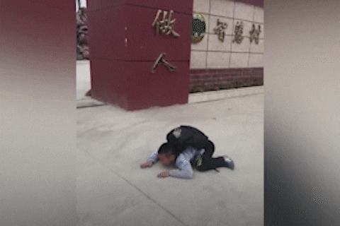 Be trai Trung Quoc bieu dien vo coc hinh anh