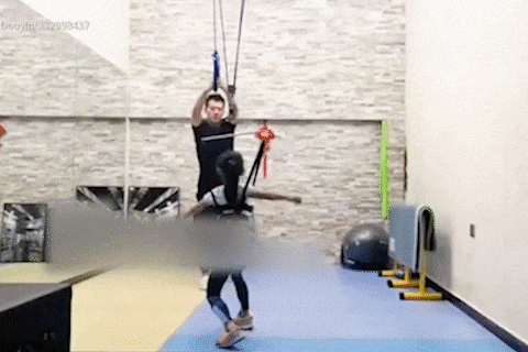 Be gai Trung Quoc kho luyen de tro thanh van dong vien truot bang hinh anh