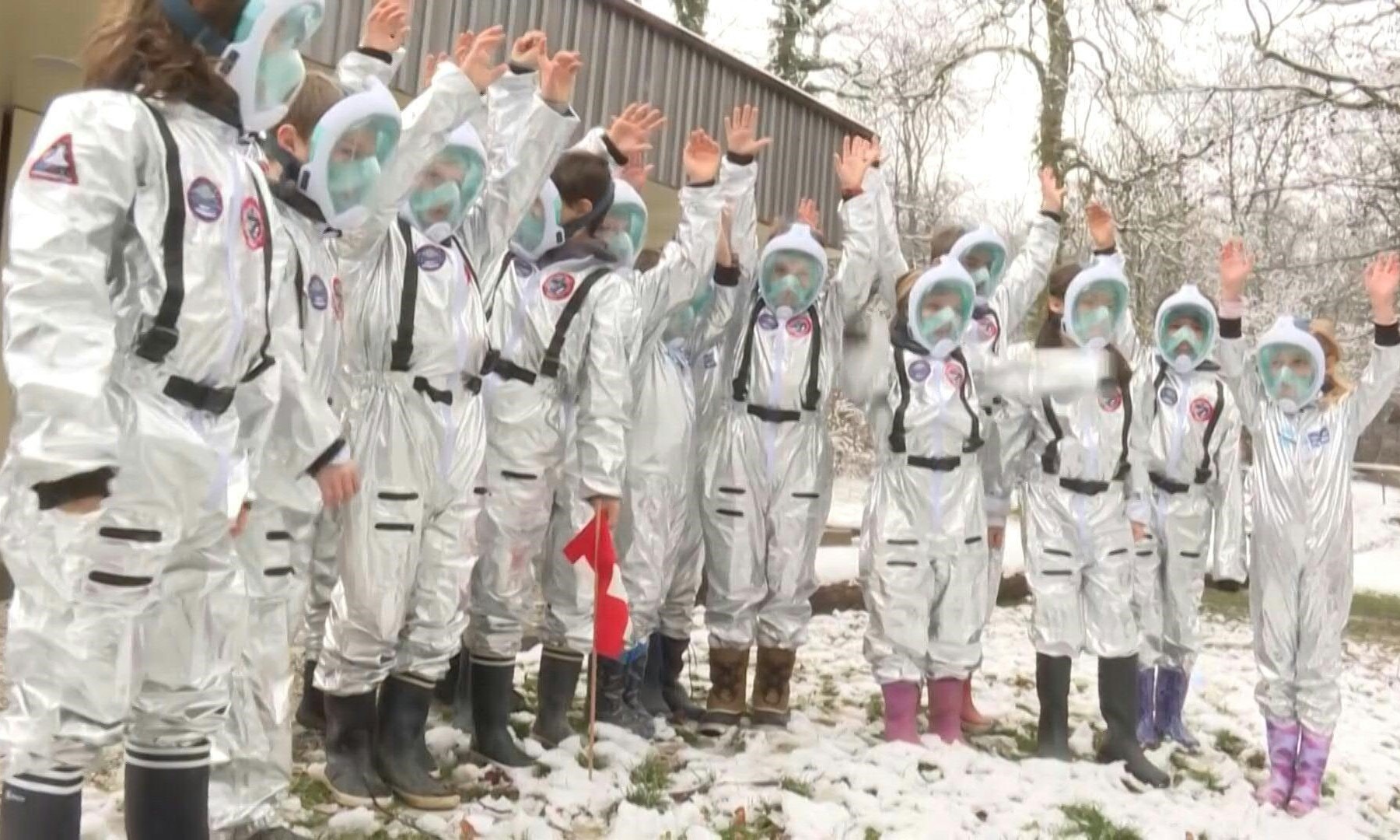 Tre em o Thuy Si trai nghiem gio hoc 'su menh sao Hoa' hinh anh