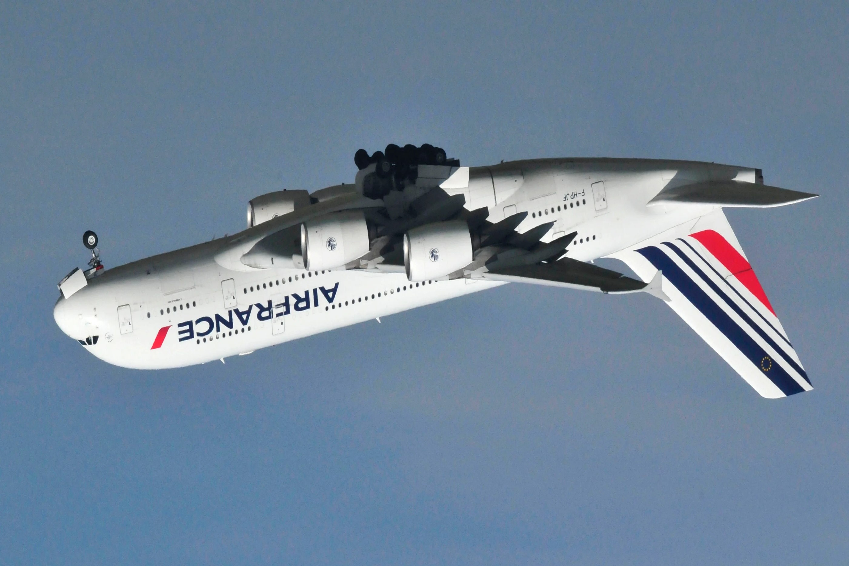 Vi sao may bay co the bay lon nguoc? hinh anh