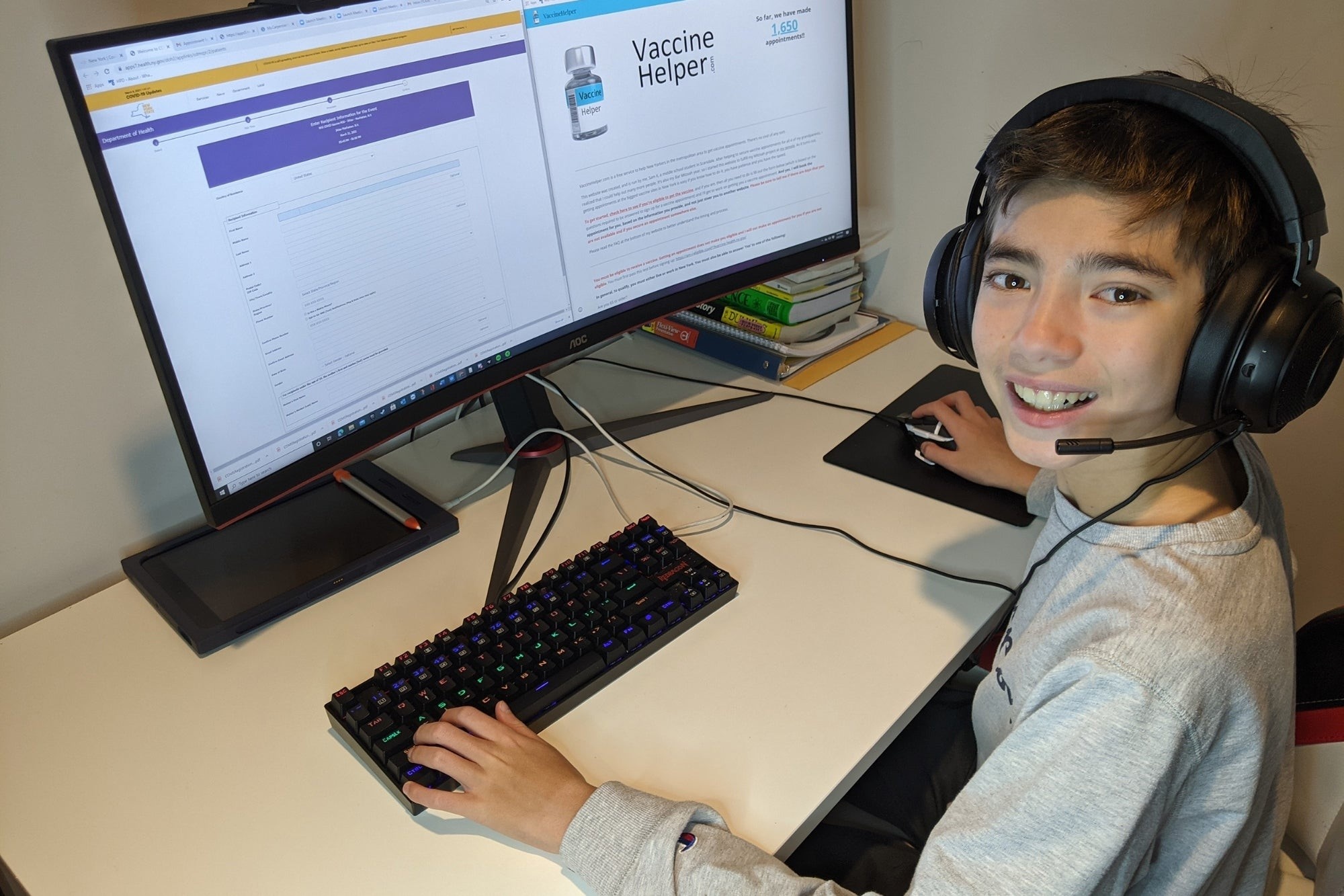 Nam sinh My giup hon 3.700 nguoi duoc tiem vaccine Covid-19 hinh anh