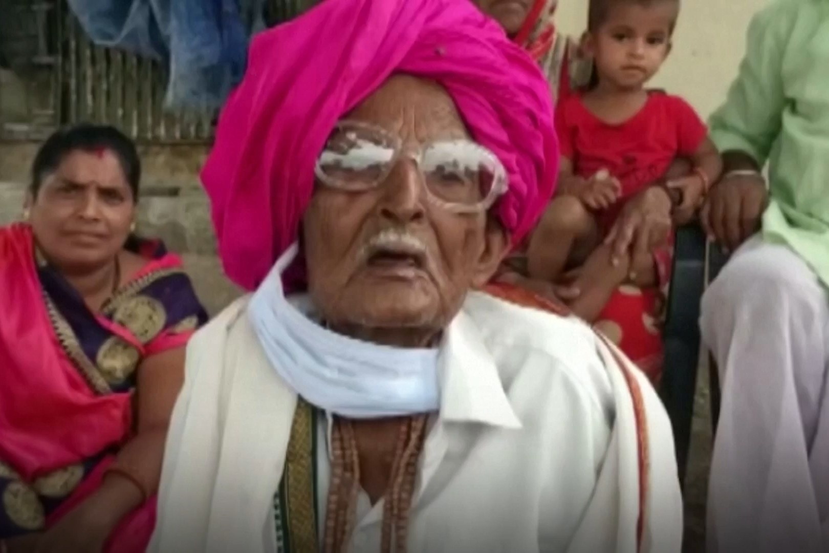 Cu ong 105 tuoi o An Do danh bai benh Covid-19 hinh anh