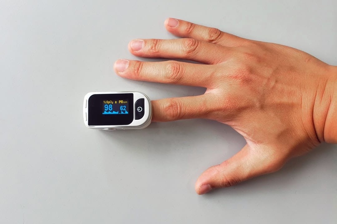 Cach hoat dong cua may do nong do oxy trong mau hinh anh