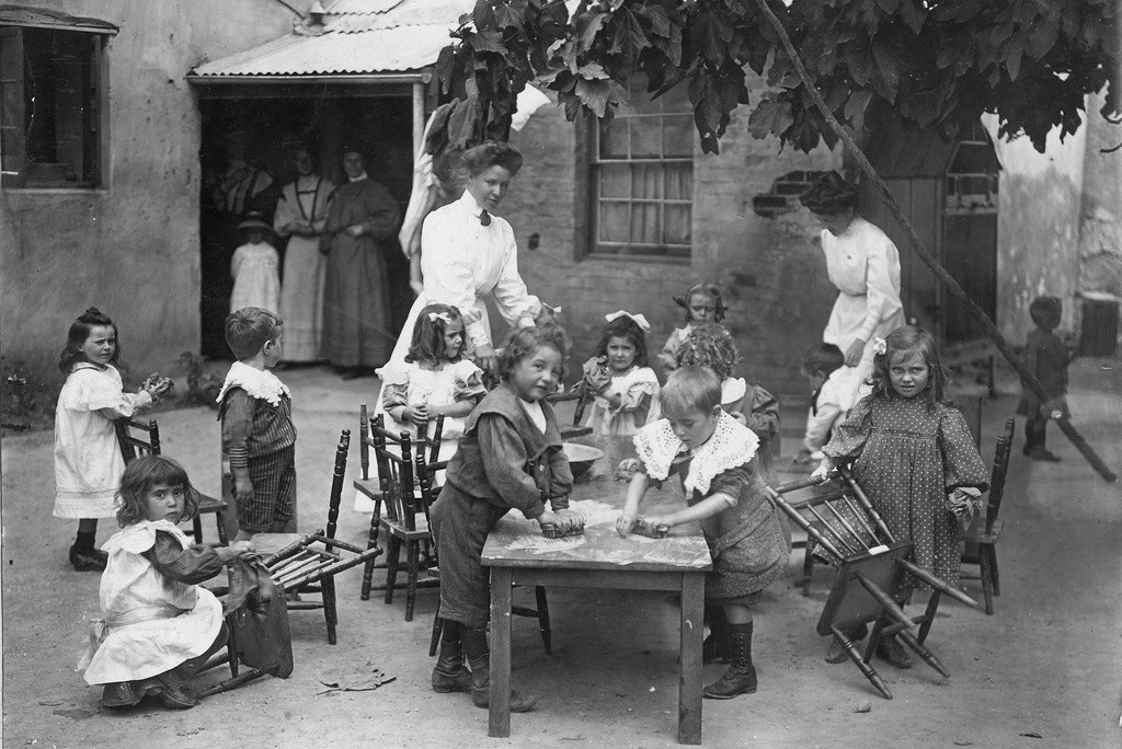 Ai sang lap ra truong mam non? hinh anh