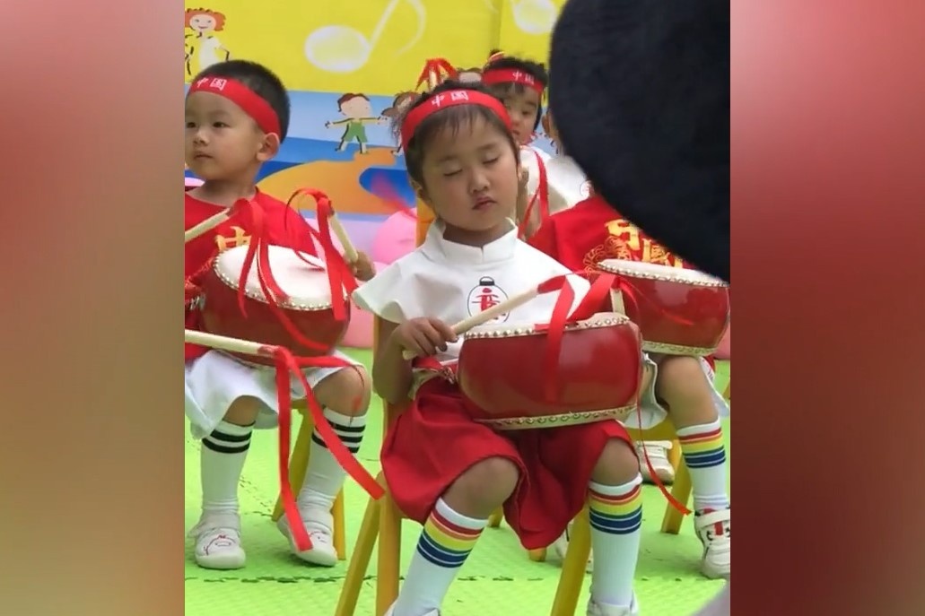 Be gai vua ngu vua danh trong o Trung Quoc hinh anh