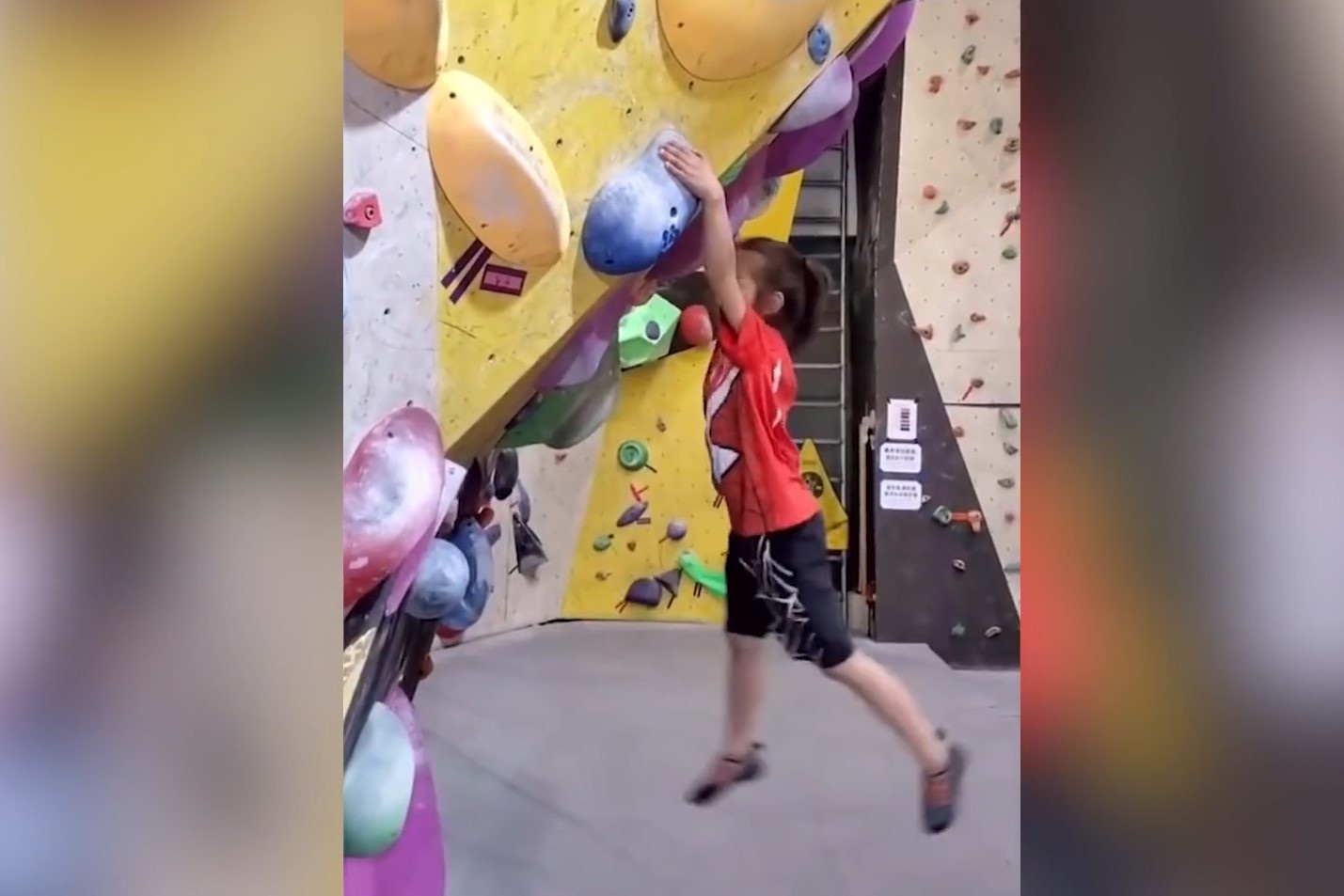 Be gai Trung Quoc 'leo nui' cao 12 m trong 10 giay hinh anh