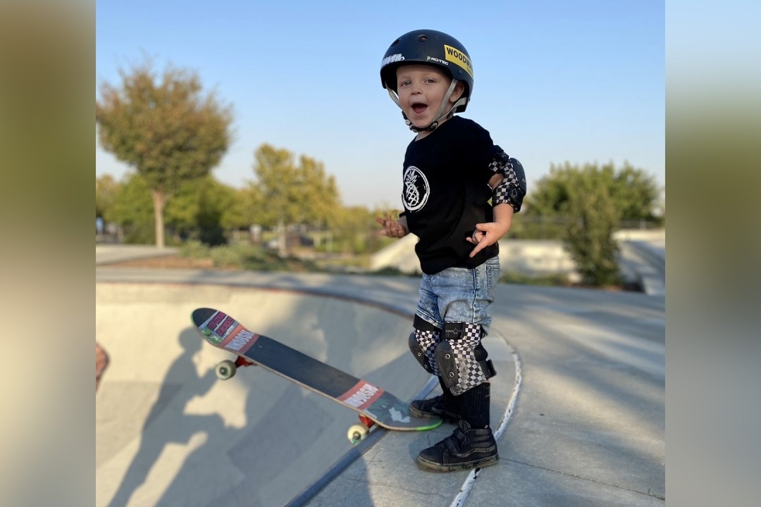 Be 3 tuoi nguoi My truot van dieu luyen hinh anh