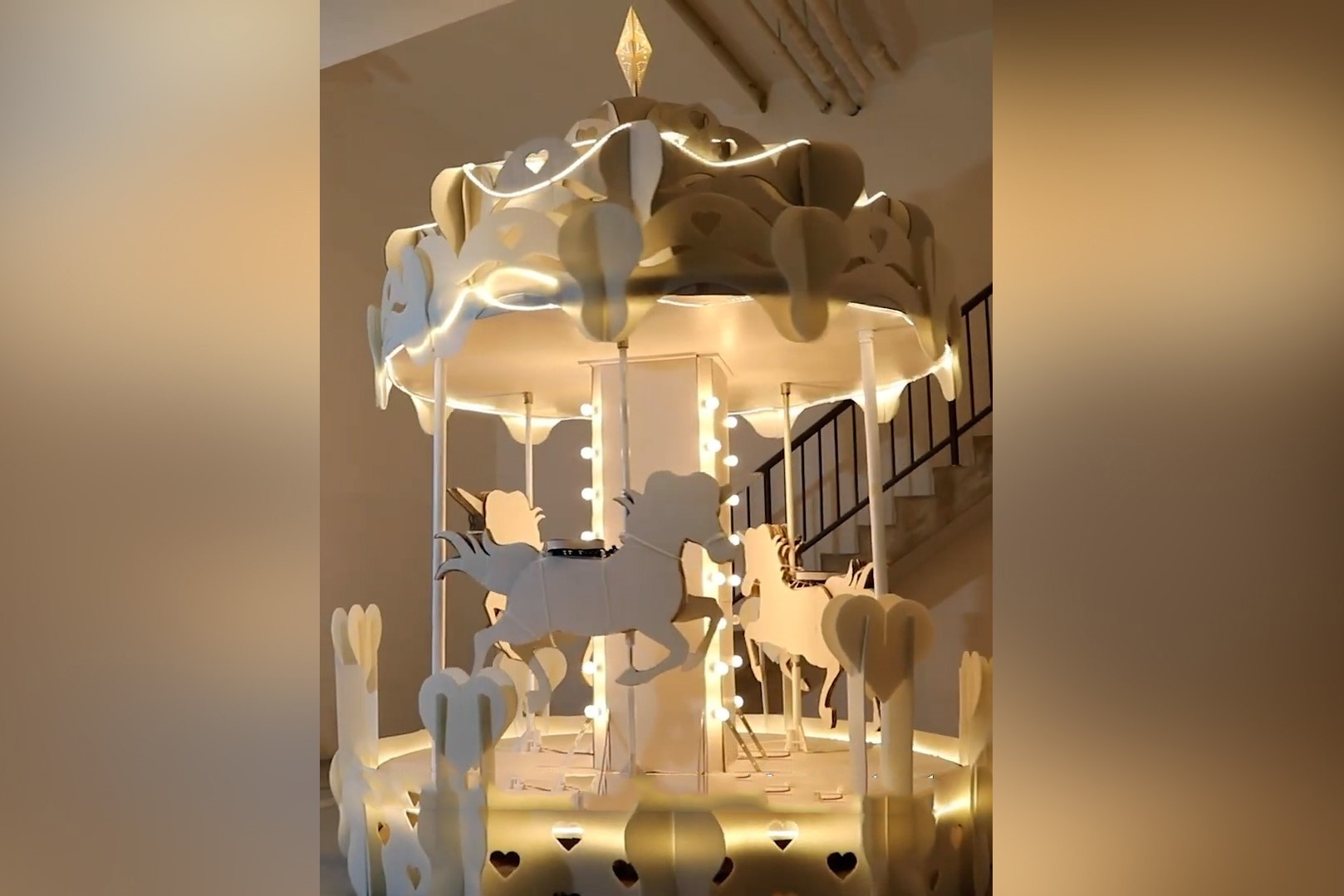 Ong bo Trung Quoc lam du quay cho con bang 200 tam bia cung hinh anh