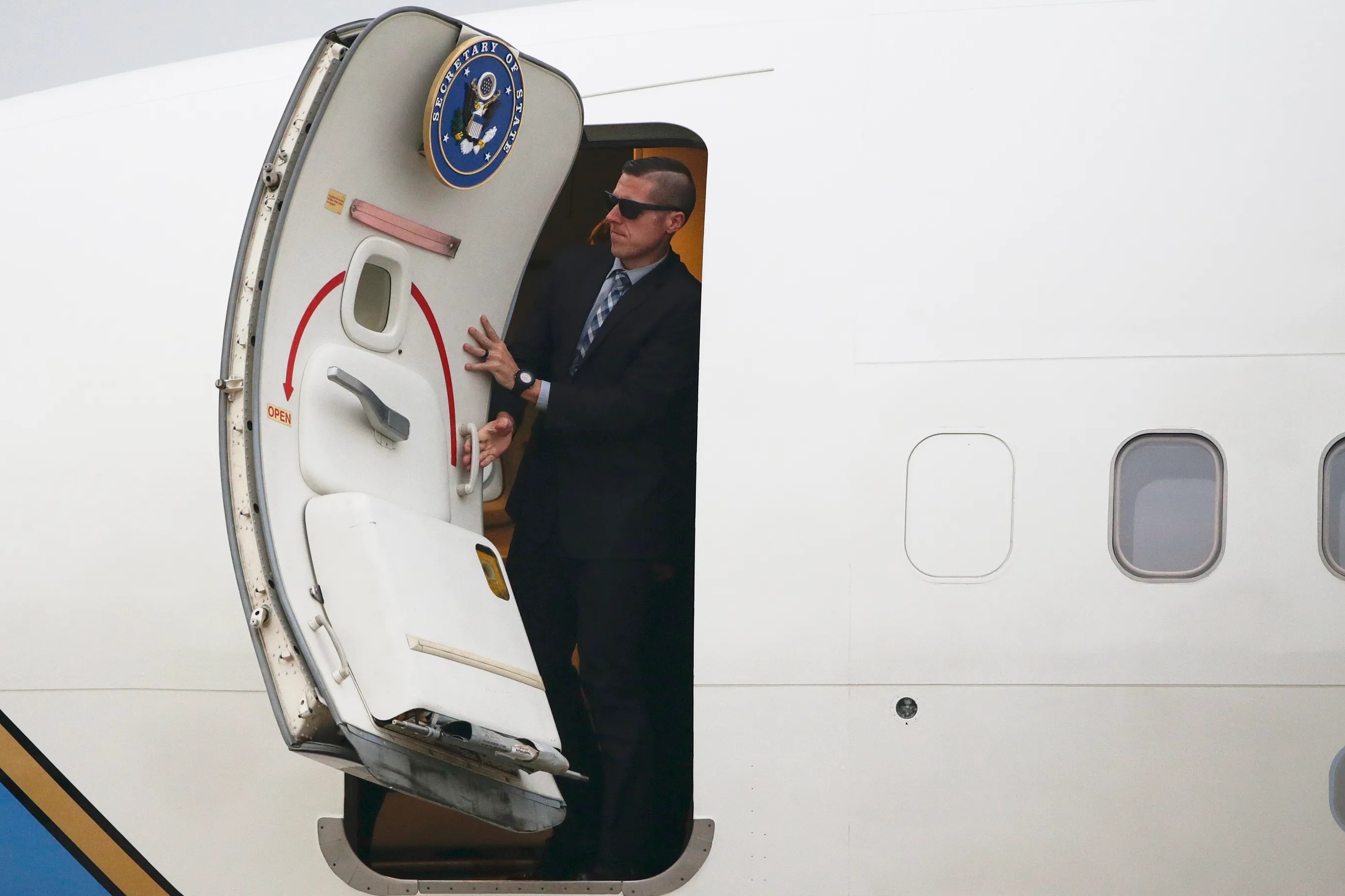 Ly do khong the mo cua may bay giua khong trung hinh anh