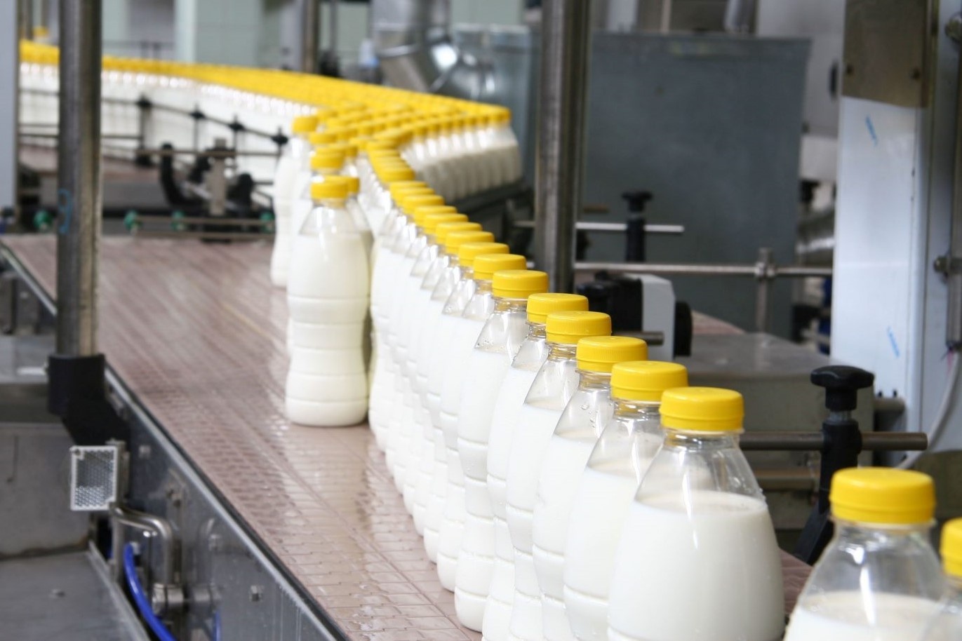 Nhung hoa chat doc hai ben trong bao bi nhua hinh anh