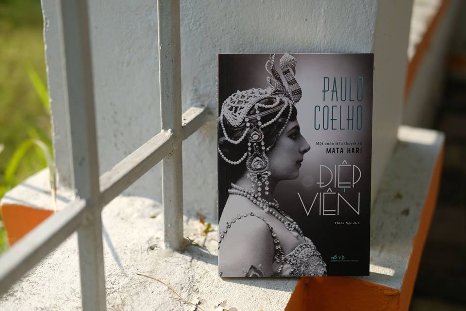 Nguoi dan ba dep se lam gi voi mon qua cua Chua? hinh anh