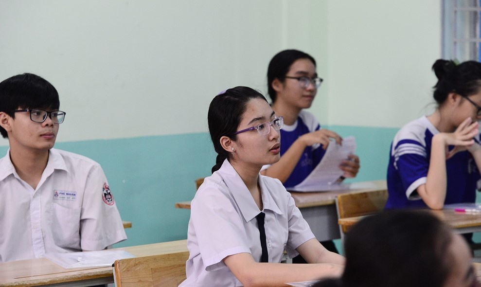 Dai hoc la anh cau vong hay con ac mong? anh 2