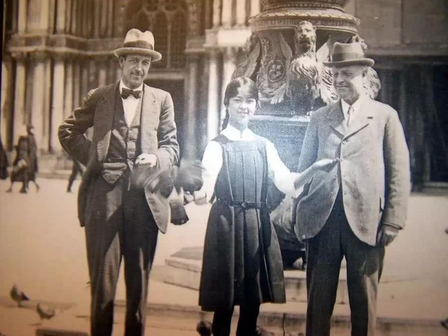 Thiên tình sử đầy trái ngang của nữ nhà thơ đẹp nhất thành Bắc Kinh ảnh 2 Thien tinh su day trai ngang cua nu nha tho dep nhat thanh Bac Kinh anh 2