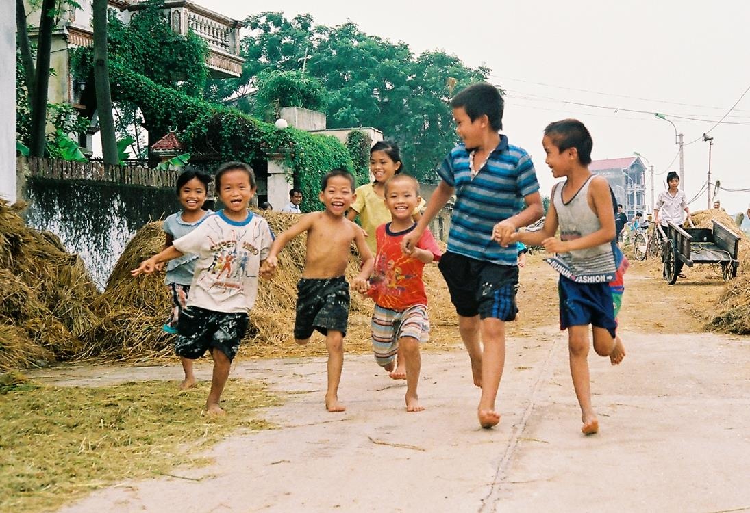 Thuong ban chan ngoai,  gian con gio Lao anh 1