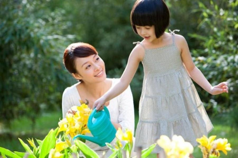 Cau chuyen ve ba me dung cam bo pho ve que de con hoc cach tu lap hinh anh